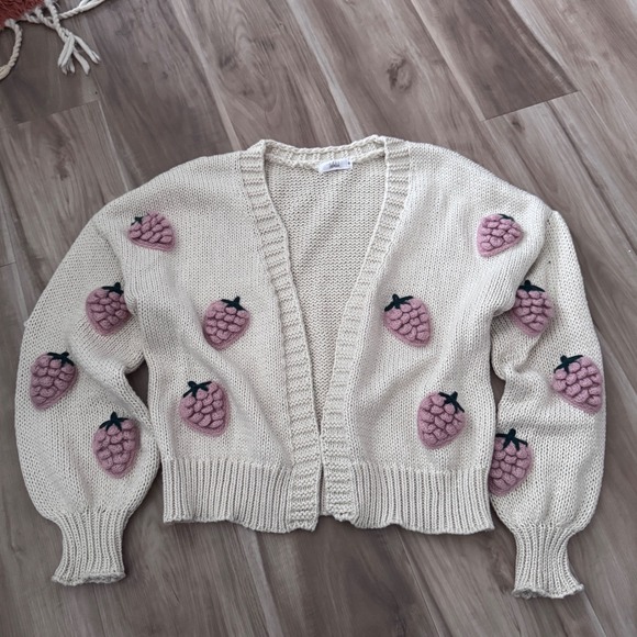 TALULAH Sweaters - Talulah Cream 3d Strawberry Applique Knit Cardigan Sweater M Balloon Sleeve‎ t2